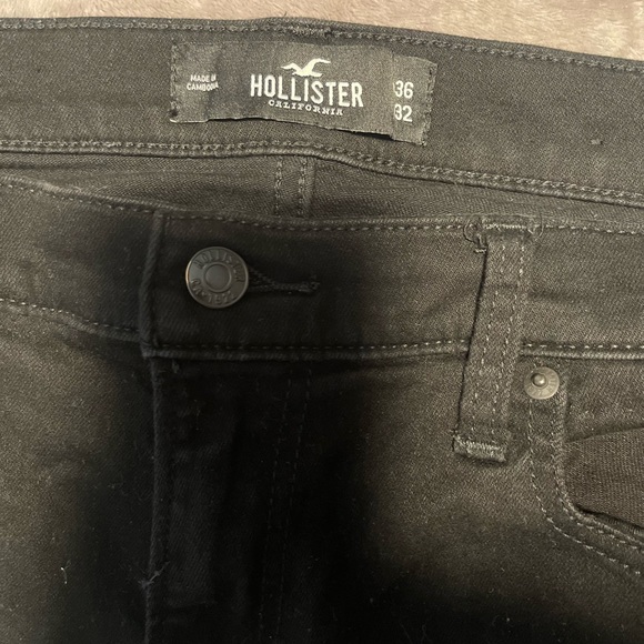 Black Hollister skinny jeans. Size 36 . (W/ rips) - Picture 5 of 7